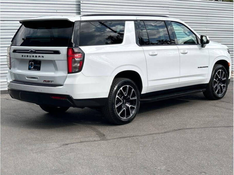 2023 Chevrolet Suburban RST