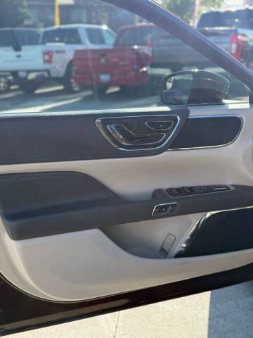 2017 Lincoln Continental Select