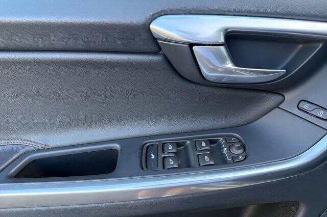 2017 Volvo XC60 T6 Dynamic