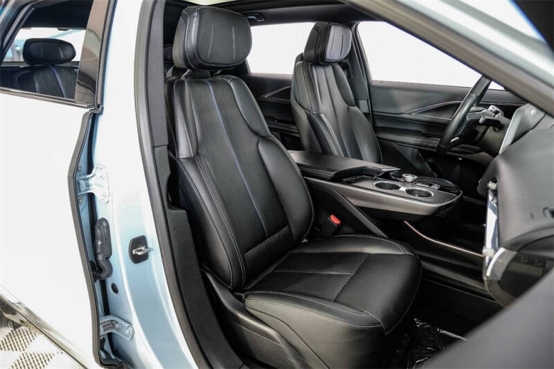 2024 Cadillac LYRIQ Luxury 1