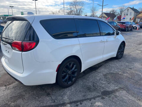 2020 Chrysler Pacifica Touring