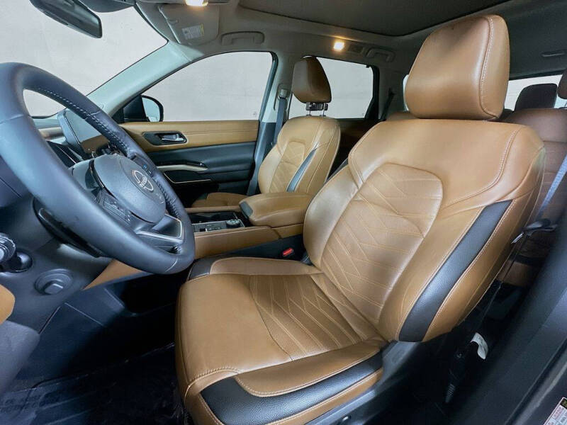 2023 Nissan Pathfinder Platinum