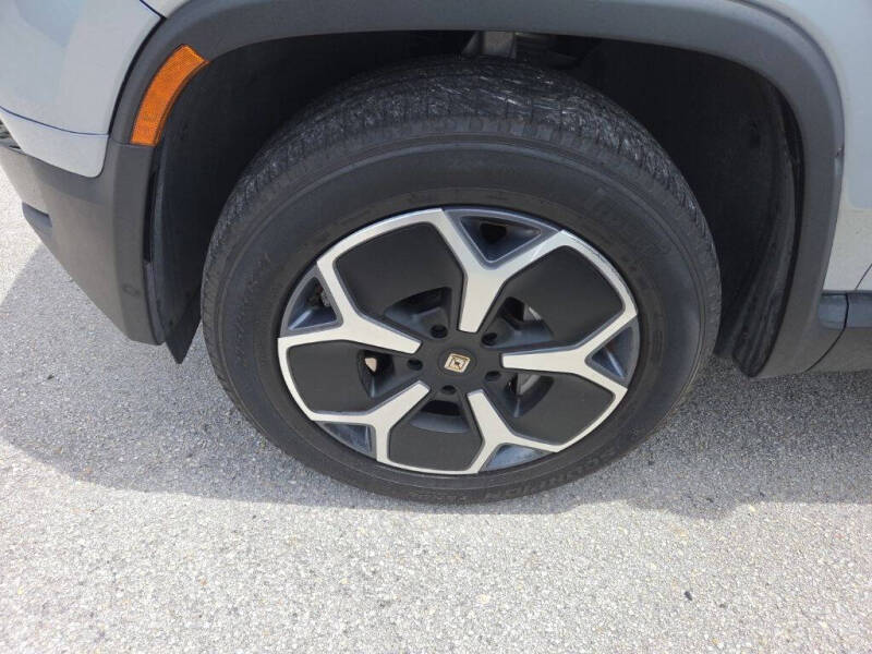 2024 Rivian R1S