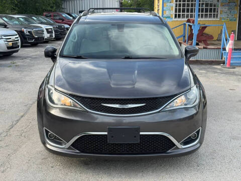 2017 Chrysler Pacifica Touring-L Plus