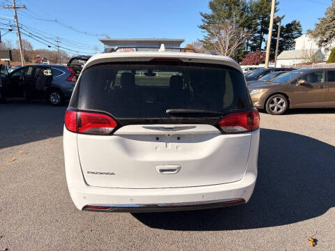 2020 Chrysler Pacifica Touring L