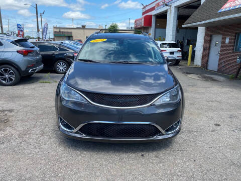 2020 Chrysler Pacifica Touring L