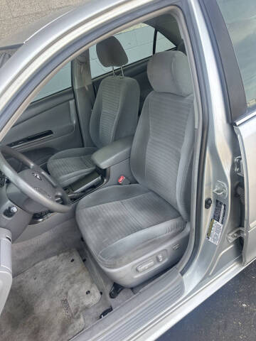 2005 Toyota Camry LE