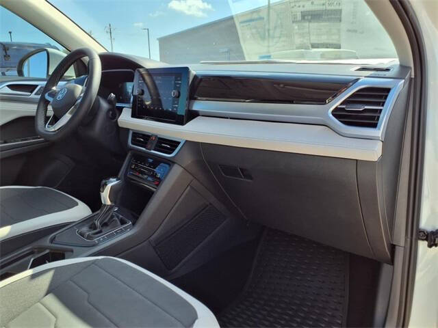 2025 Volkswagen Taos SE