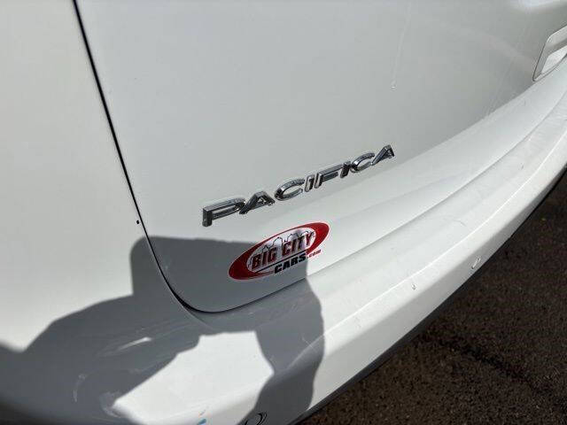 2023 Chrysler Pacifica Touring