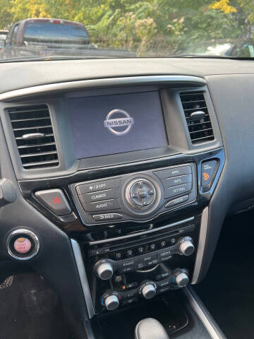 2017 Nissan Pathfinder SL