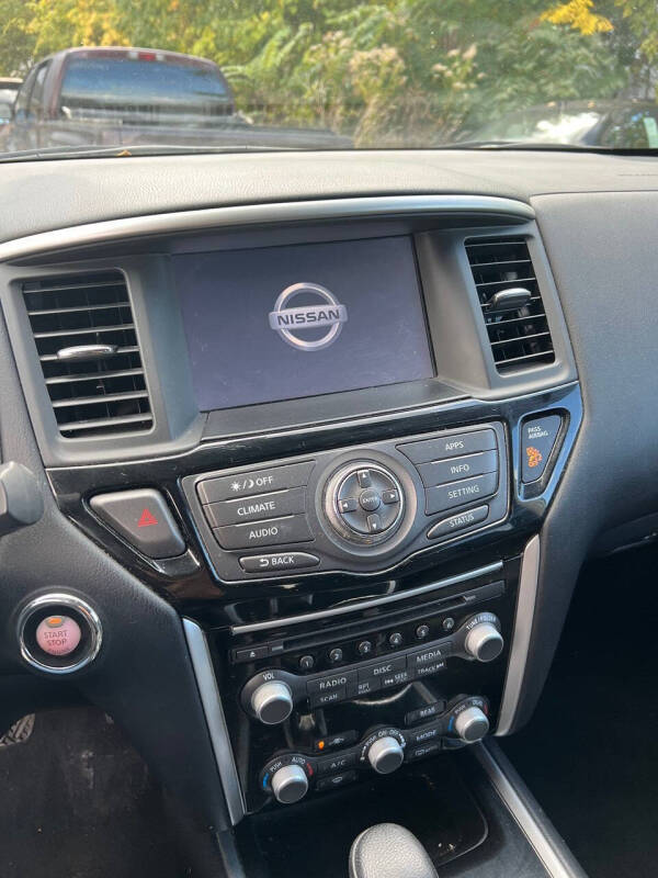 2017 Nissan Pathfinder SL