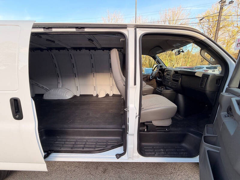 2025 Chevrolet Express 2500