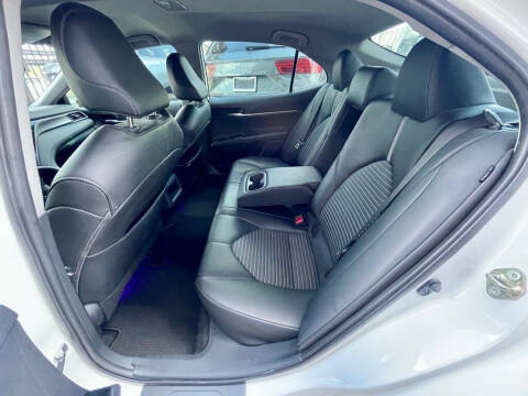 2020 Toyota Camry SE