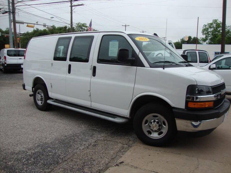2025 Chevrolet Express 2500