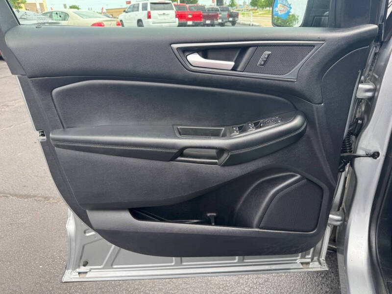 2020 Ford Edge SE