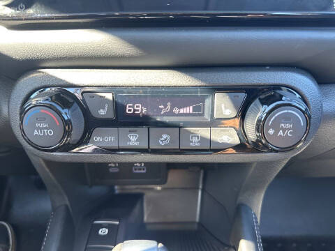 2021 Nissan Kicks SR