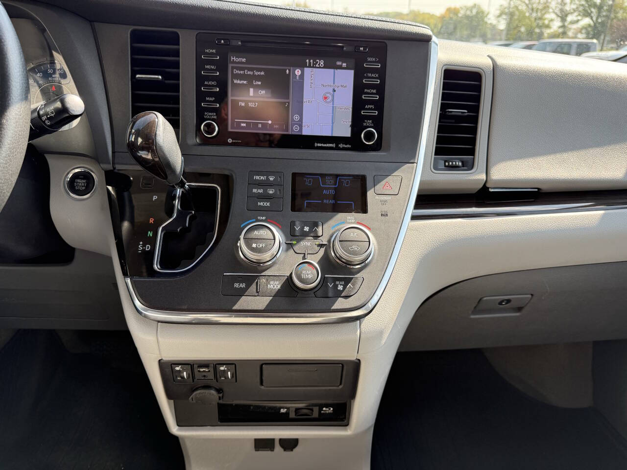 2018 Toyota Sienna XLE Premium photo 9