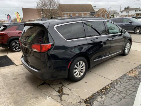 2017 Chrysler Pacifica Touring-L