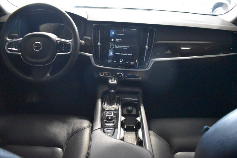 2017 Volvo S90 T5 Momentum