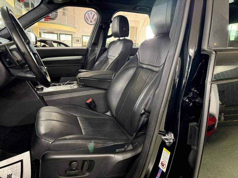 2020 Land Rover Discovery Landmark Edition