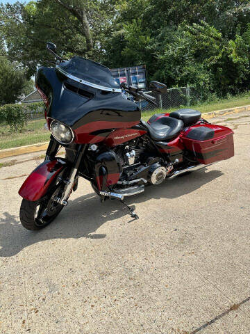 2017 Harley-Davidson FLHXSE CVO Street Glide for sale at Executive Motors in Hopewell VA