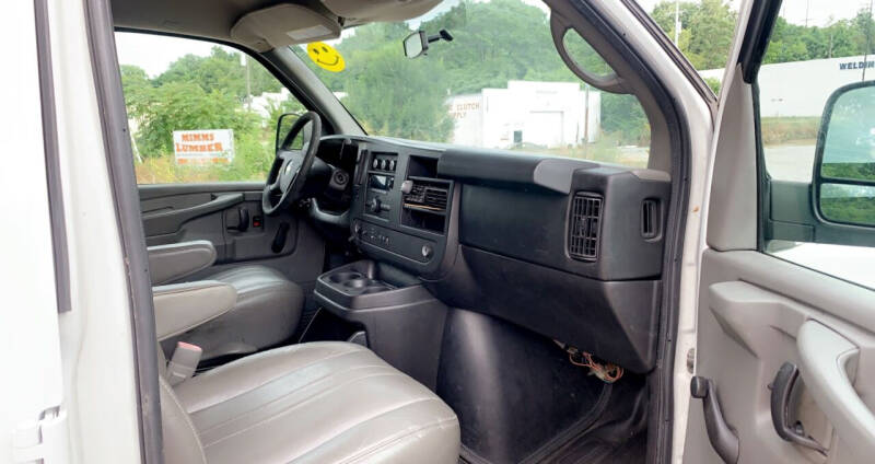 2011 Chevrolet Express LS photo 13