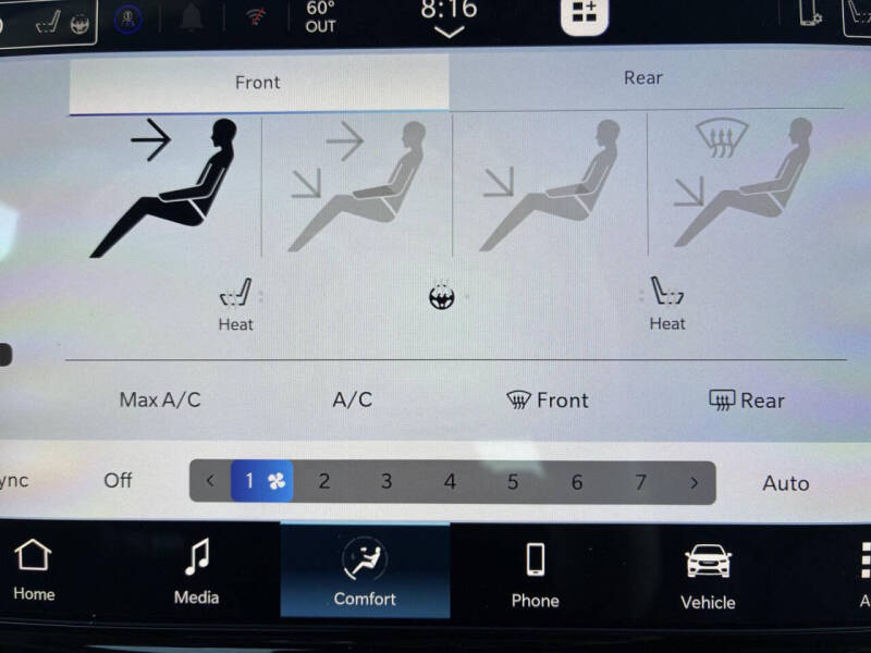 2027 Chrysler Pacifica Select