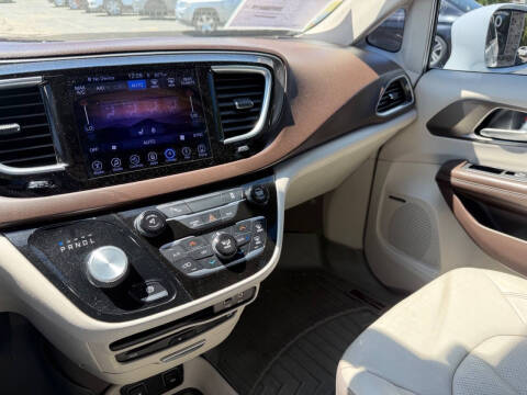 2017 Chrysler Pacifica Touring-L Plus