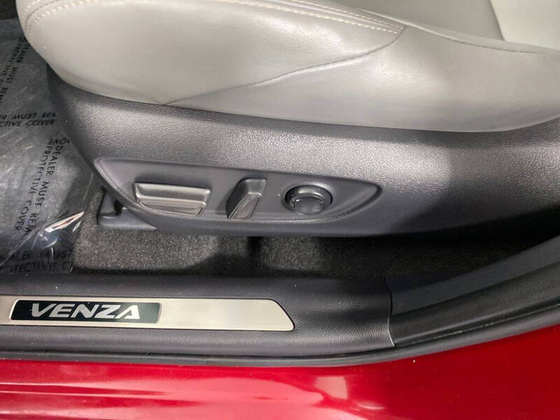 2023 Toyota Venza XLE