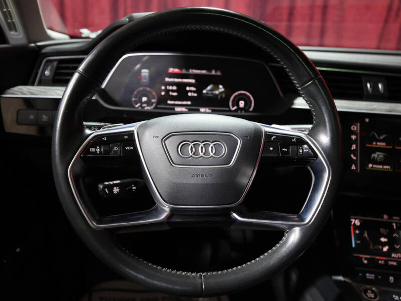 2021 Audi e-tron quattro Premium