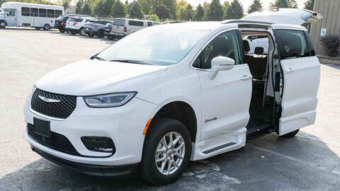 2022 Chrysler Pacifica Touring L