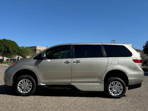 2017 Toyota Sienna XLE Premium 8-Passenger