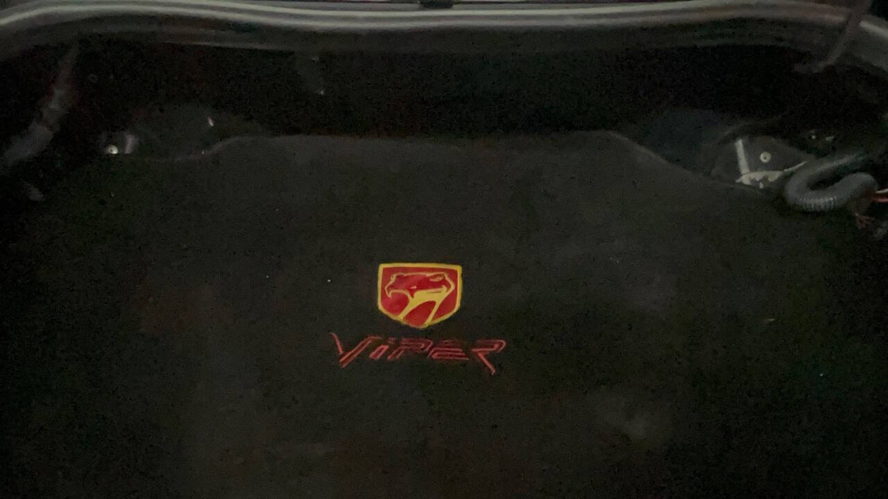1996 Dodge Viper 41