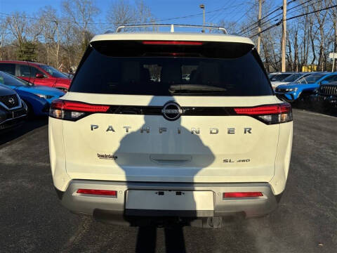 2023 Nissan Pathfinder SL
