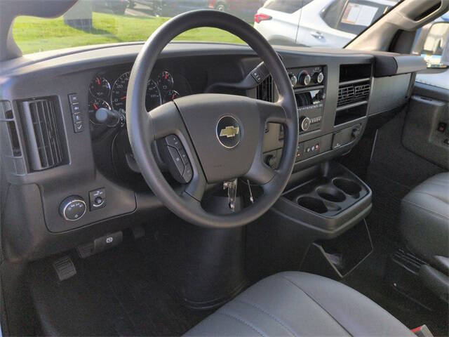 2025 Chevrolet Express 2500