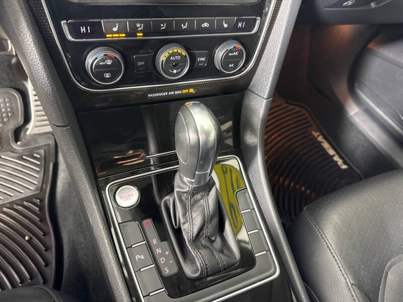 2019 Volkswagen Passat SE R-Line