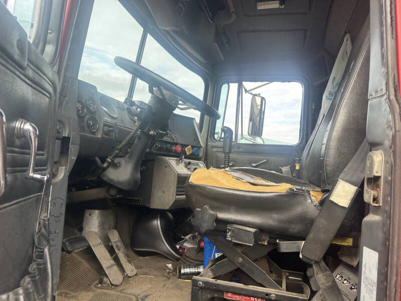 2002 Mack glider
