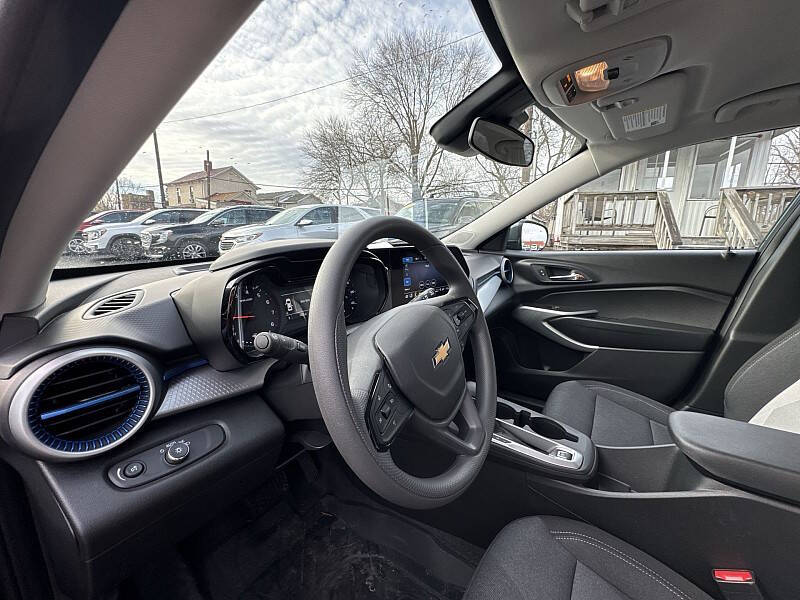 2025 Chevrolet Trax LS