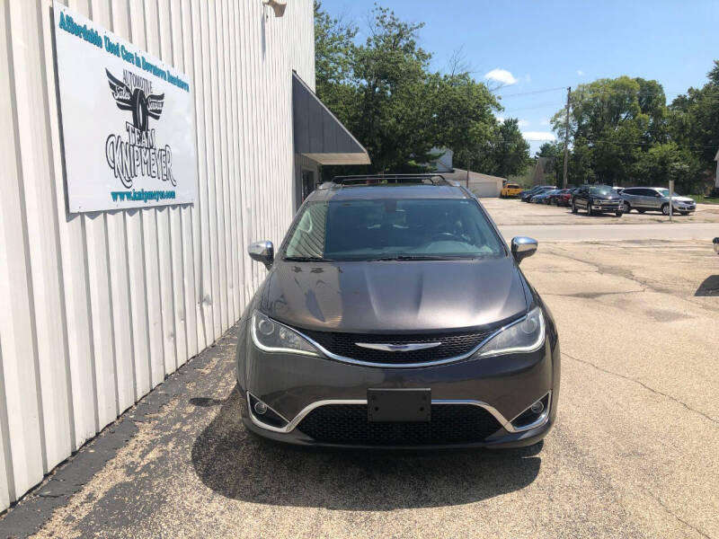 Used 2017 Chrysler Pacifica Limited with VIN 2C4RC1GG9HR748710 for sale in Beardstown, IL