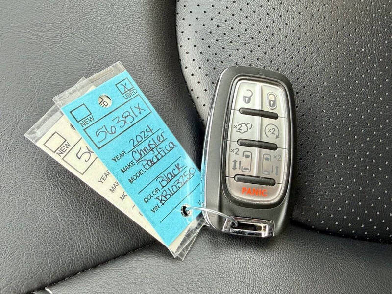 2024 Chrysler Pacifica Plug-In Hybrid Select