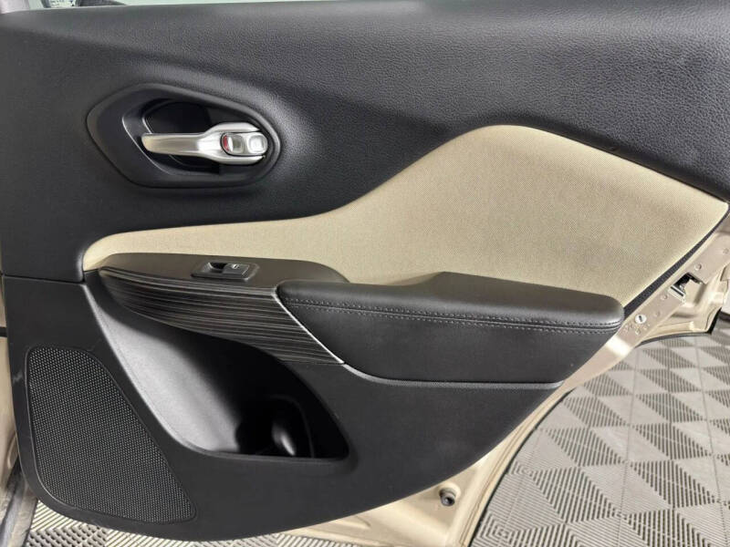 2015 Jeep Cherokee Sport