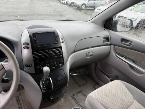 2008 Toyota Sienna LE 8-Passenger