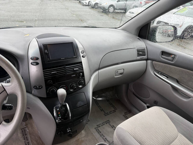 2008 Toyota Sienna LE 8-Passenger