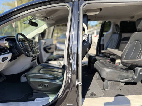 2017 Chrysler Pacifica Touring-L