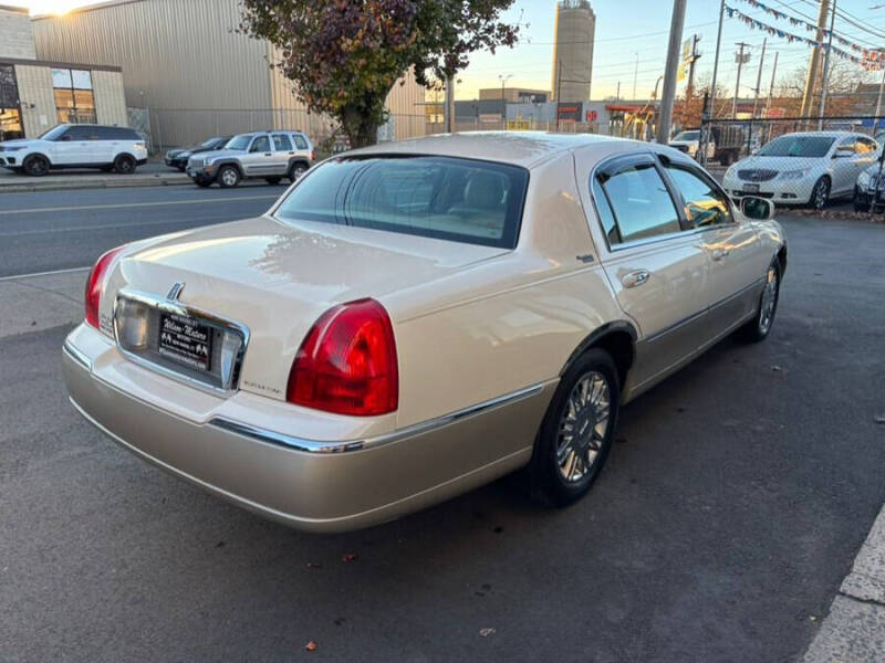 2007 Lincoln Town Car Signature Limited