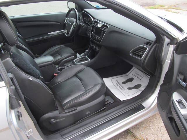 2011 Chrysler 200 Limited