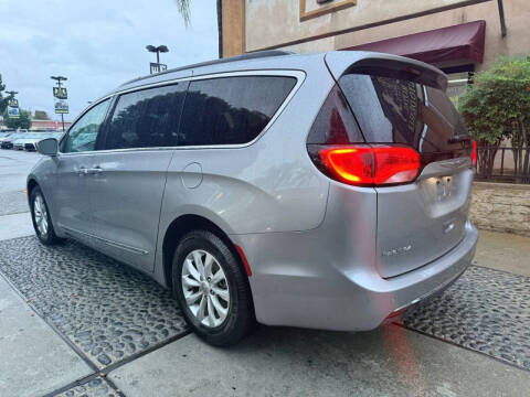 2017 Chrysler Pacifica Touring-L