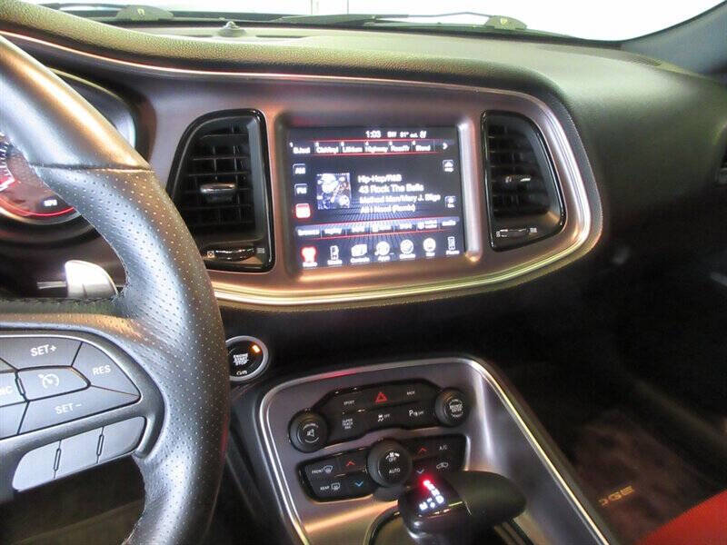 2016 Dodge Challenger 392 HEMI Scat Pack Shaker