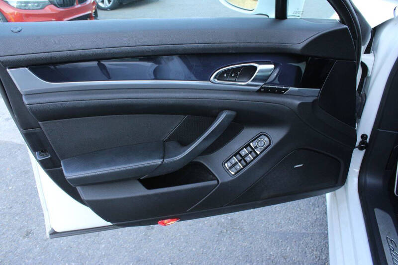 2016 Porsche Panamera Edition