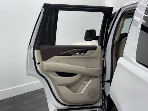 2017 Cadillac Escalade Luxury